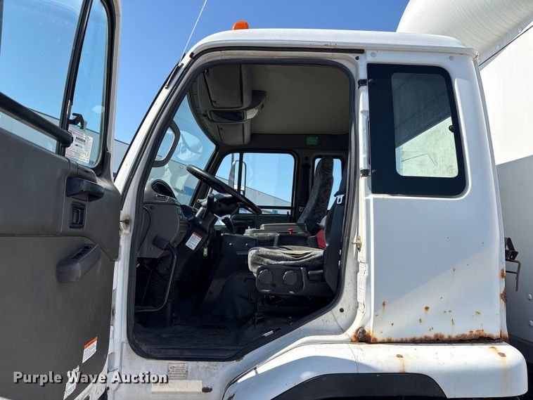 image for item EM6051 2007 Nissan  UD2600 box truck