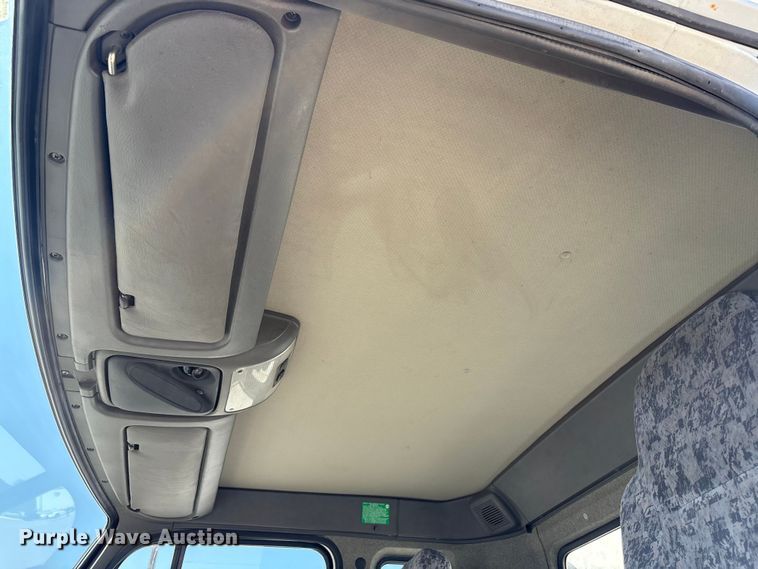 image for item EM6051 2007 Nissan  UD2600 box truck