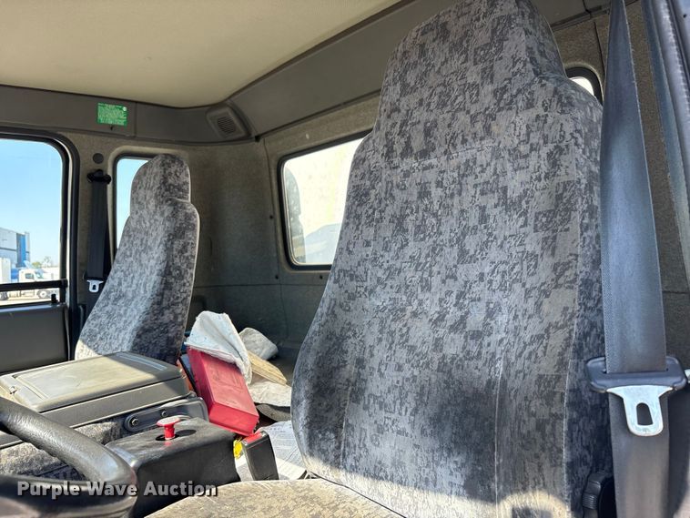 image for item EM6051 2007 Nissan  UD2600 box truck