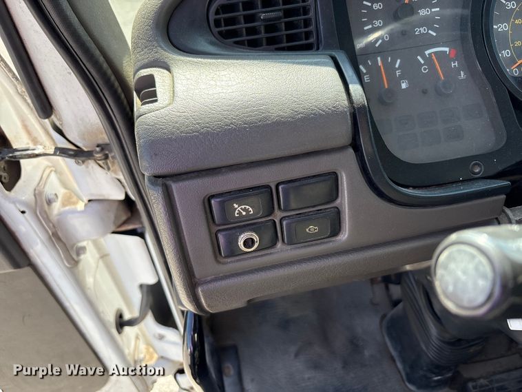 image for item EM6051 2007 Nissan  UD2600 box truck