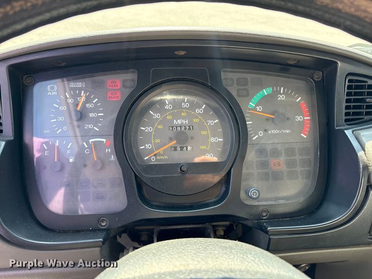 image for item EM6051 2007 Nissan  UD2600 box truck