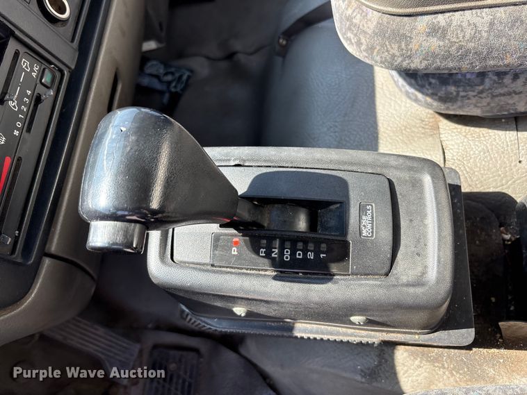 image for item EM6051 2007 Nissan  UD2600 box truck