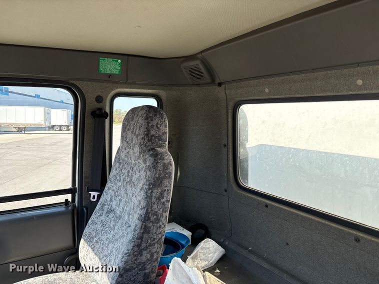 image for item EM6051 2007 Nissan  UD2600 box truck