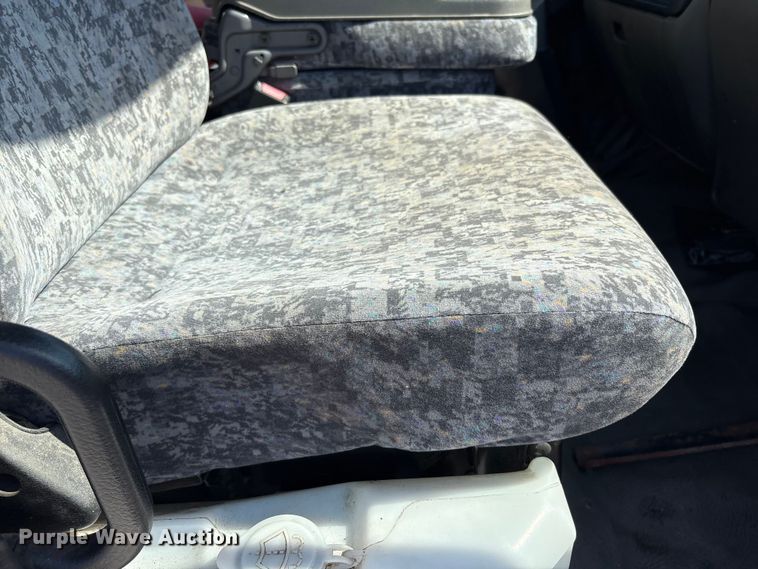 image for item EM6051 2007 Nissan  UD2600 box truck