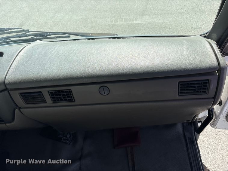 image for item EM6051 2007 Nissan  UD2600 box truck