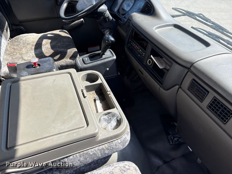 image for item EM6051 2007 Nissan  UD2600 box truck