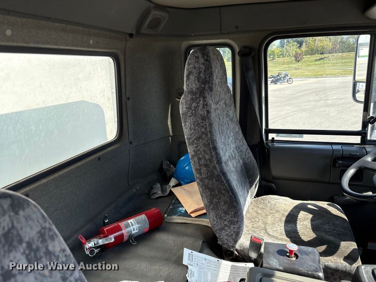 image for item EM6051 2007 Nissan  UD2600 box truck