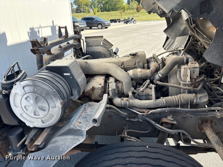 image for item EM6051 2007 Nissan  UD2600 box truck