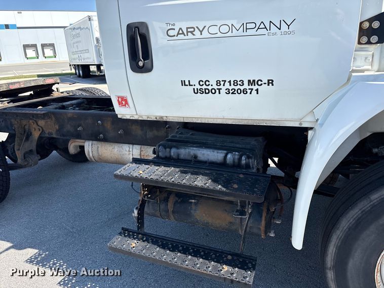 image for item EM6052 2005 International 4400 semi truck