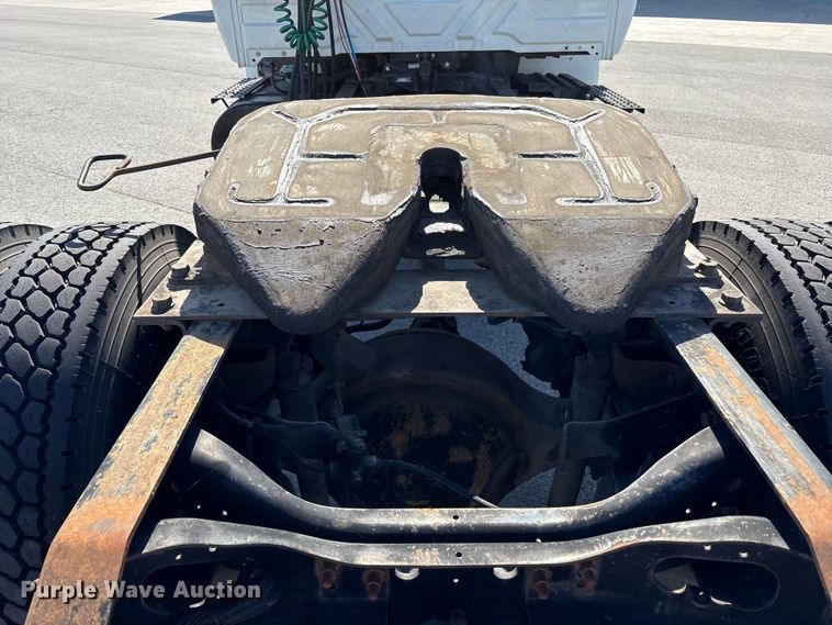 image for item EM6052 2005 International 4400 semi truck