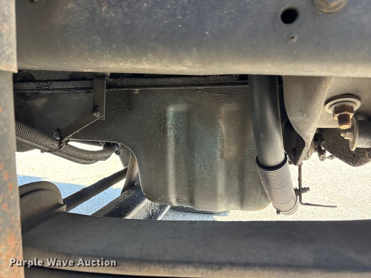 image for item EM6052 2005 International 4400 semi truck