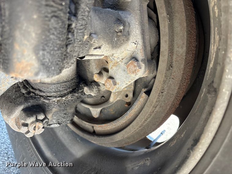 image for item EM6052 2005 International 4400 semi truck