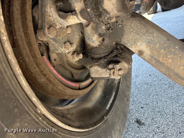 image for item EM6052 2005 International 4400 semi truck