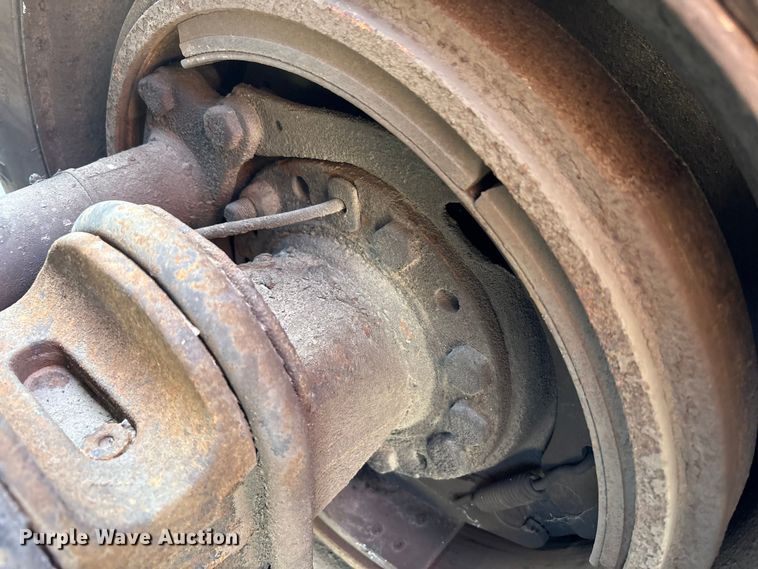 image for item EM6052 2005 International 4400 semi truck