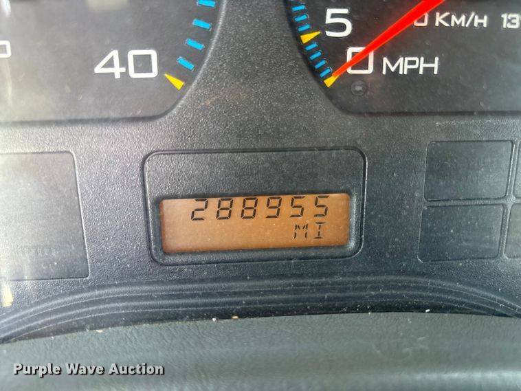 image for item EM6052 2005 International 4400 semi truck