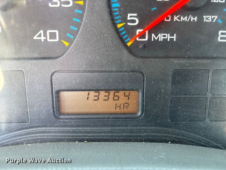 image for item EM6052 2005 International 4400 semi truck