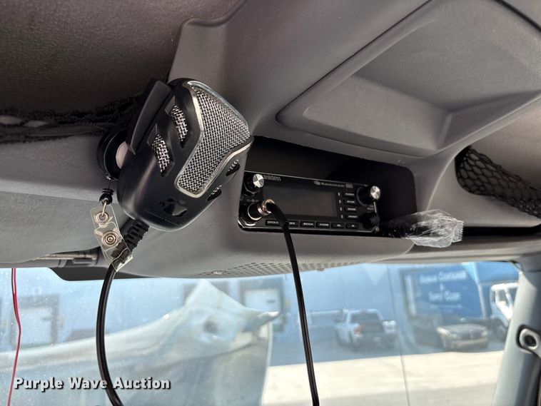 image for item EM6052 2005 International 4400 semi truck