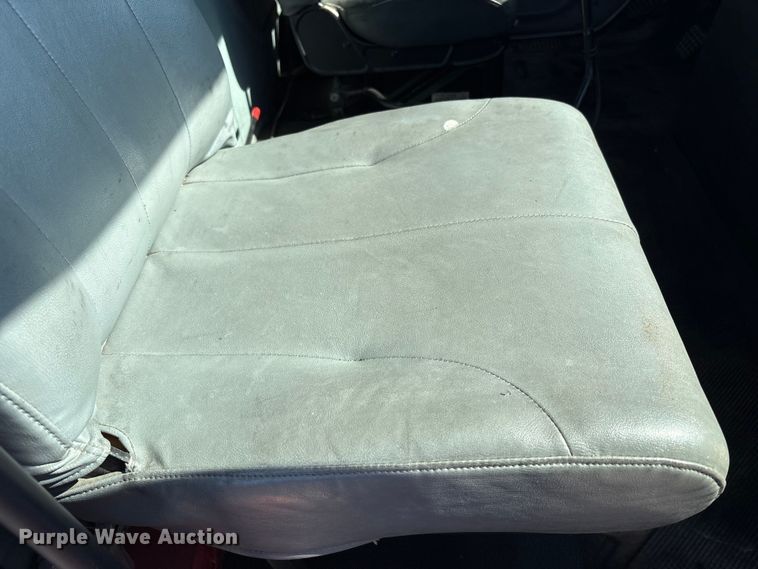 image for item EM6052 2005 International 4400 semi truck