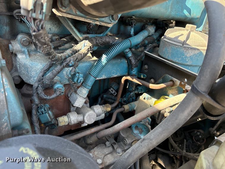 image for item EM6052 2005 International 4400 semi truck