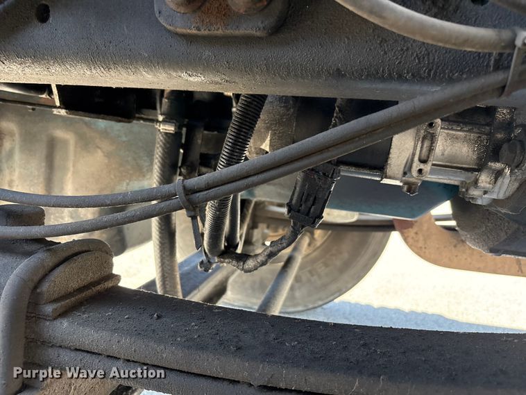 image for item EM6052 2005 International 4400 semi truck