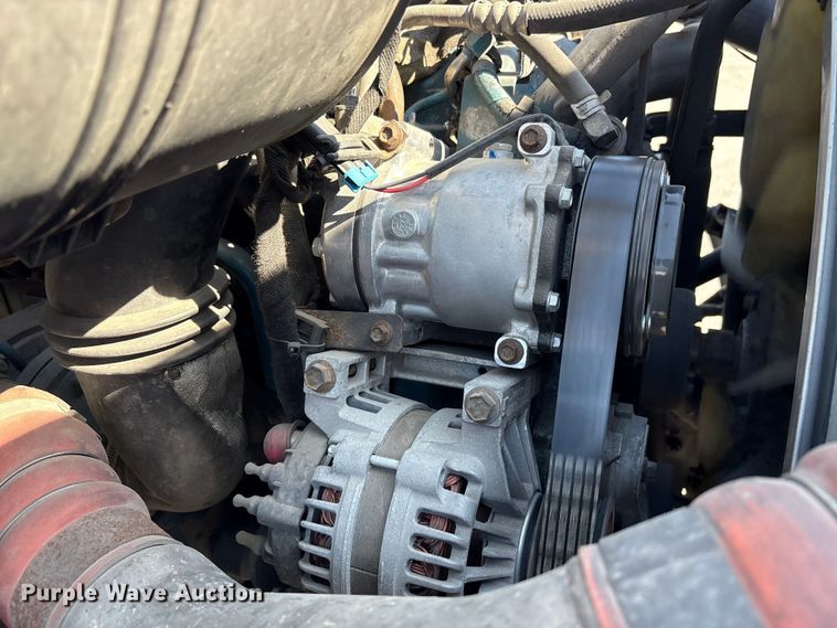 image for item EM6052 2005 International 4400 semi truck