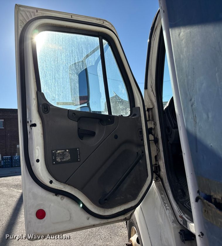 image for item EM6106 2014 Freightliner M2 112 side curtain box truck  