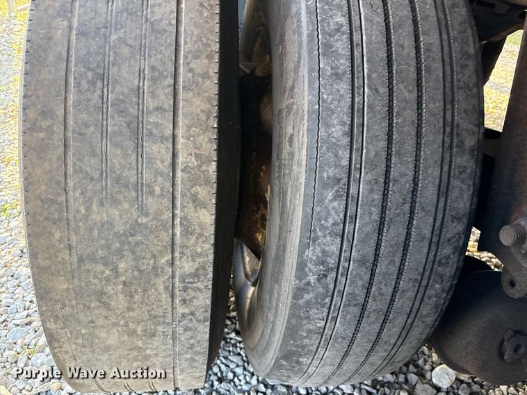 image for item EM6116 2004 Great Dane 7411 TP101AL dry van trailer