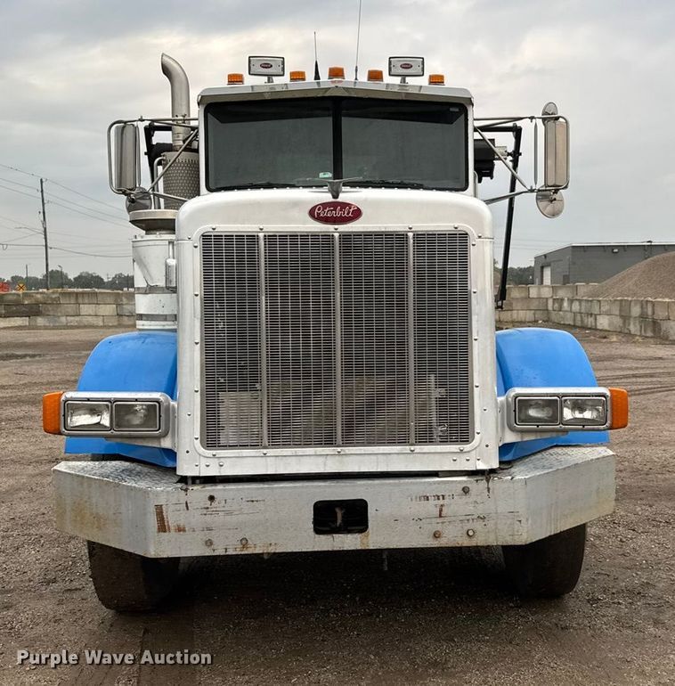 image for item EM8403 1989 Peterbilt 378 roll-off container truck