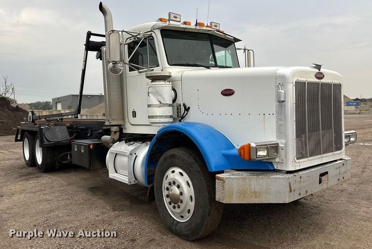 image for item EM8403 1989 Peterbilt 378 roll-off container truck