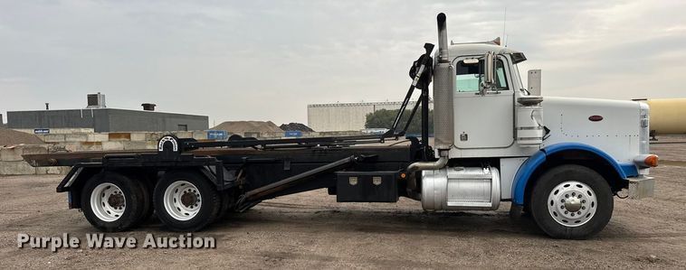 image for item EM8403 1989 Peterbilt 378 roll-off container truck