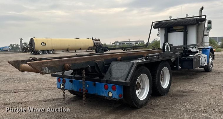 image for item EM8403 1989 Peterbilt 378 roll-off container truck