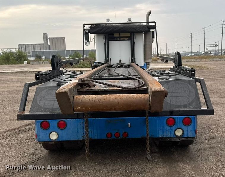 image for item EM8403 1989 Peterbilt 378 roll-off container truck