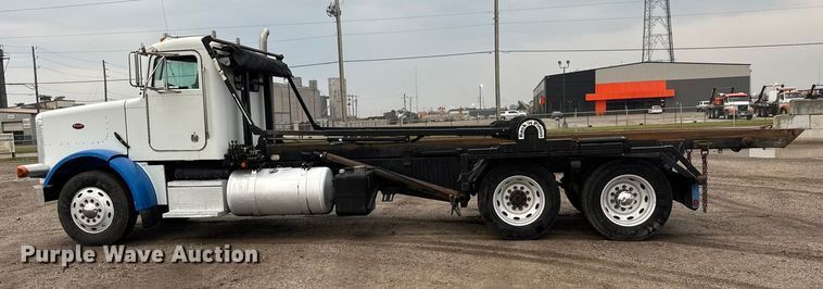 image for item EM8403 1989 Peterbilt 378 roll-off container truck