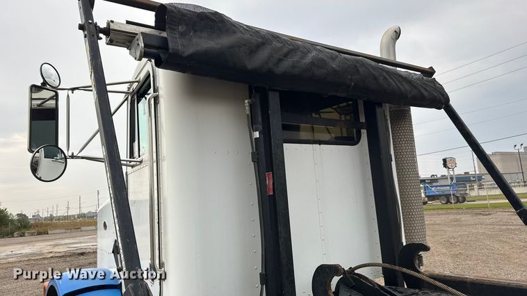 image for item EM8403 1989 Peterbilt 378 roll-off container truck