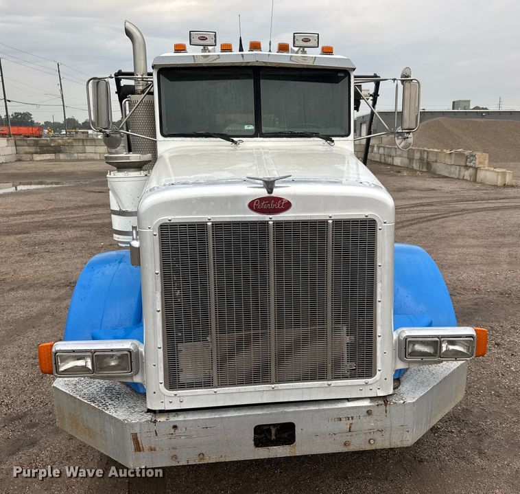 image for item EM8403 1989 Peterbilt 378 roll-off container truck