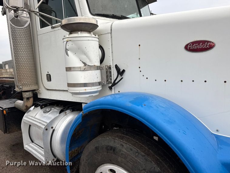 image for item EM8403 1989 Peterbilt 378 roll-off container truck