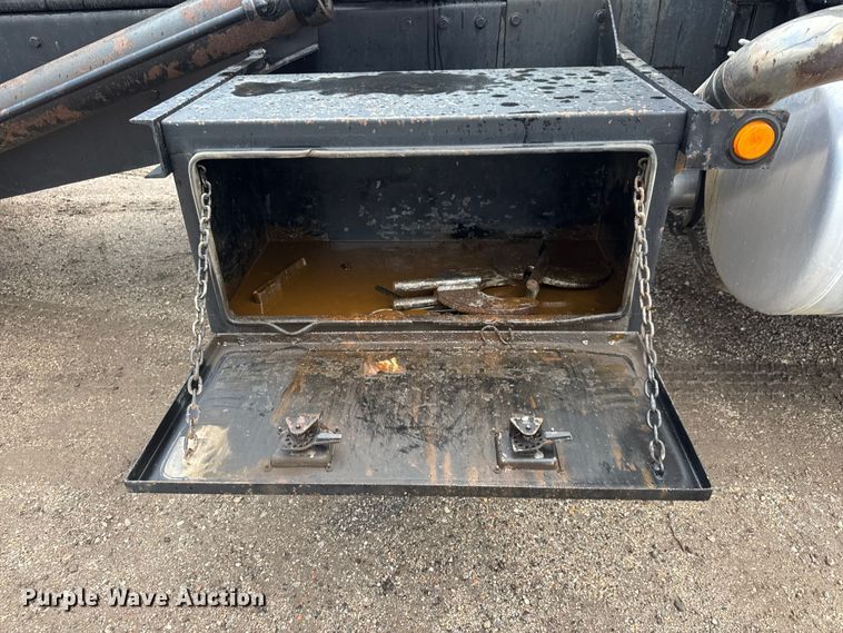 image for item EM8403 1989 Peterbilt 378 roll-off container truck