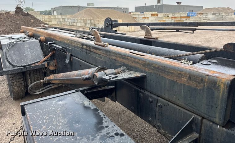 image for item EM8403 1989 Peterbilt 378 roll-off container truck