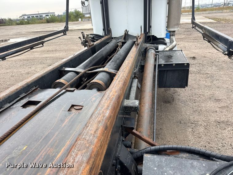 image for item EM8403 1989 Peterbilt 378 roll-off container truck