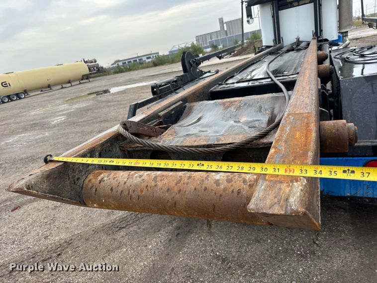 image for item EM8403 1989 Peterbilt 378 roll-off container truck