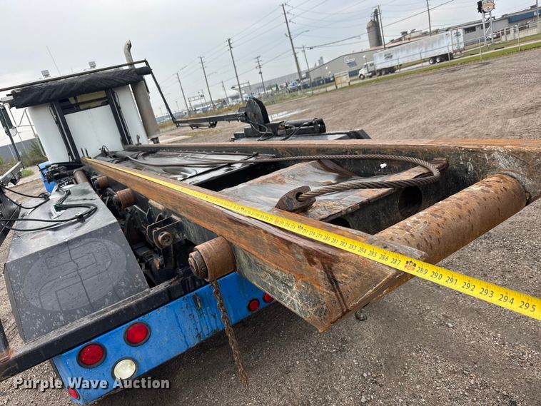 image for item EM8403 1989 Peterbilt 378 roll-off container truck