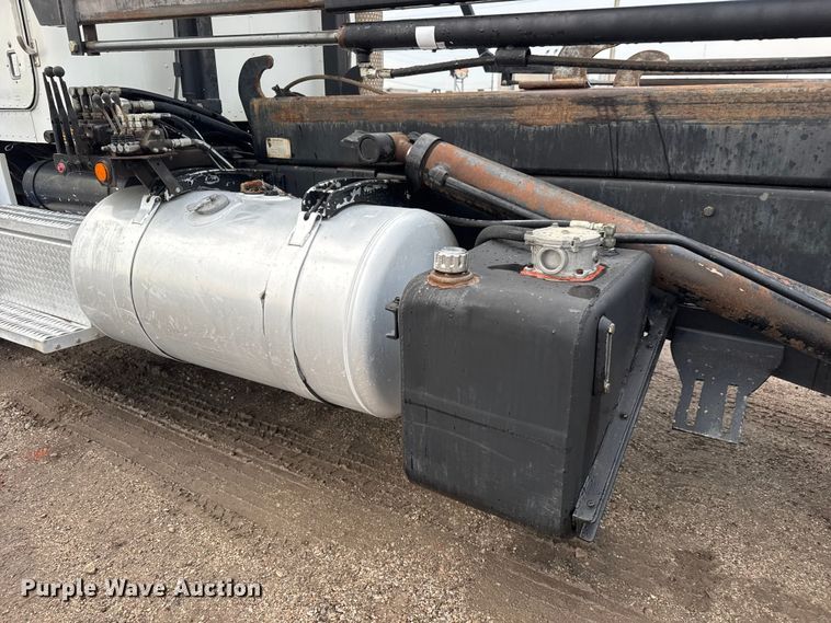 image for item EM8403 1989 Peterbilt 378 roll-off container truck