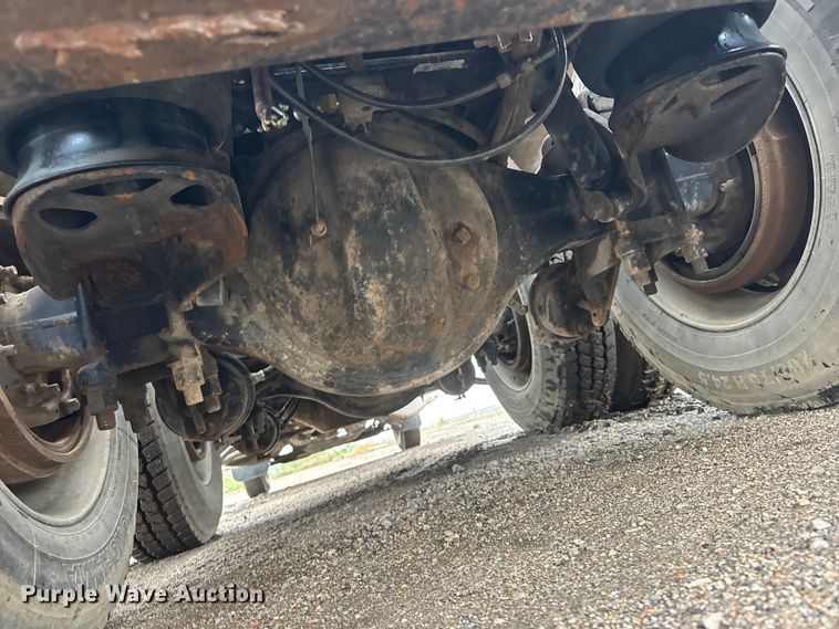 image for item EM8403 1989 Peterbilt 378 roll-off container truck