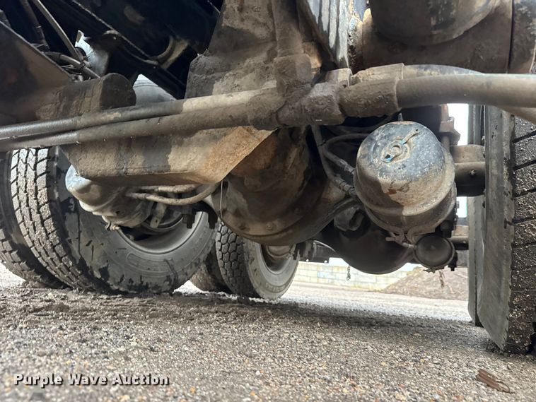 image for item EM8403 1989 Peterbilt 378 roll-off container truck