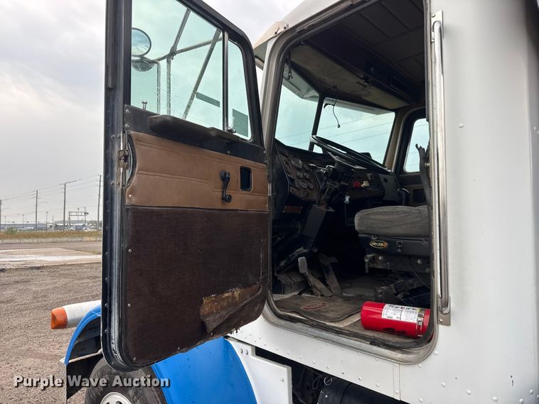 image for item EM8403 1989 Peterbilt 378 roll-off container truck