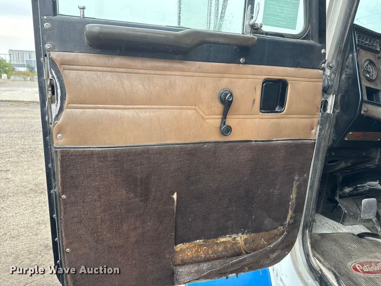 image for item EM8403 1989 Peterbilt 378 roll-off container truck