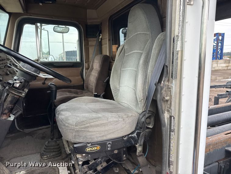 image for item EM8403 1989 Peterbilt 378 roll-off container truck