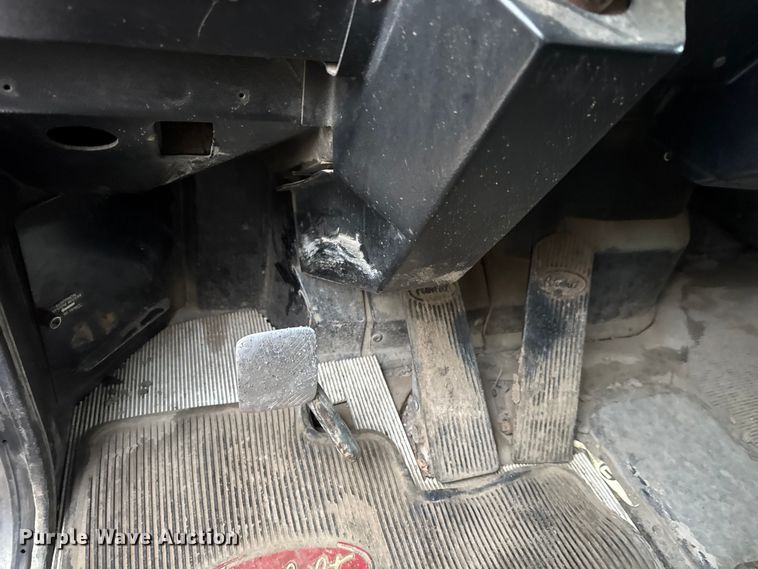 image for item EM8403 1989 Peterbilt 378 roll-off container truck