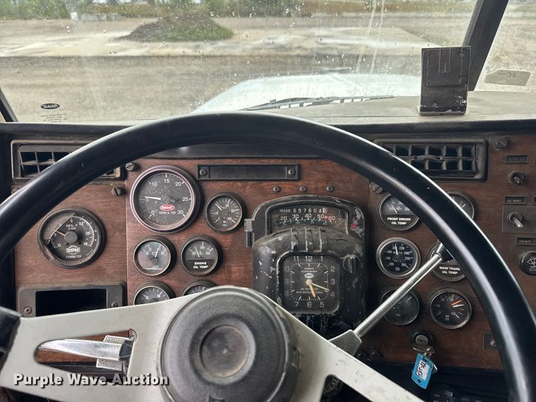 image for item EM8403 1989 Peterbilt 378 roll-off container truck