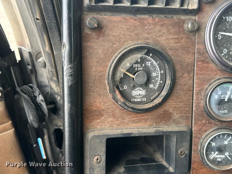 image for item EM8403 1989 Peterbilt 378 roll-off container truck